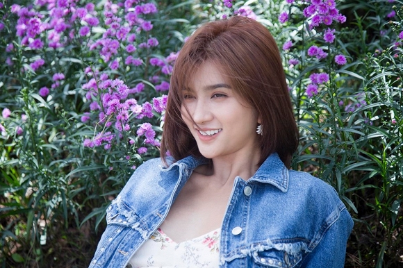 Diễn viên Kim Tuyến đẹp mơ màng giữa sắc hoa Đà Lạt-9