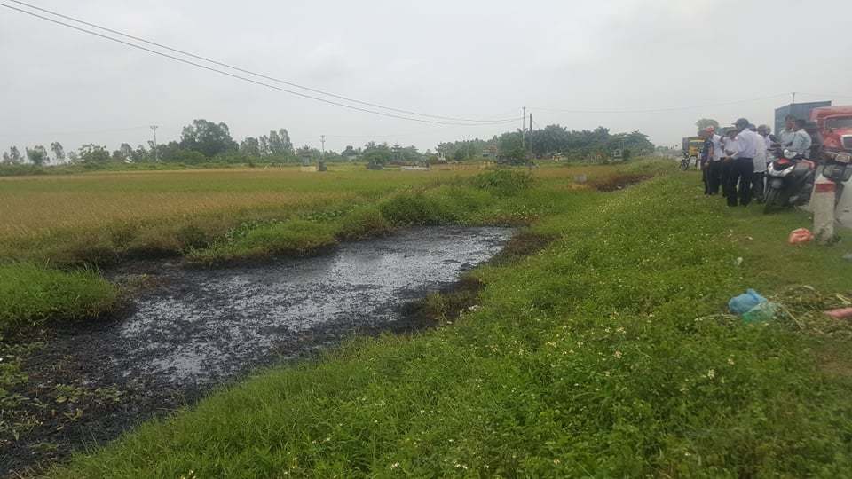 Người phụ nữ Hải Phòng bắt cua bị bỏng chân: Thêm điểm đổ chất thải độc-2