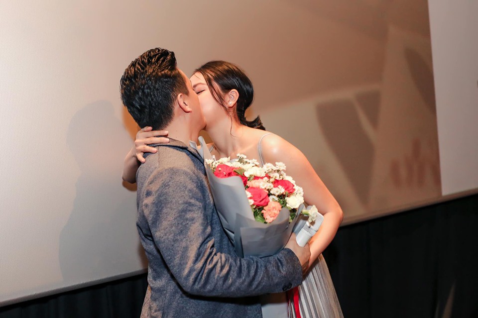 Quen với hình ảnh bỉm sữa, vợ Lam Trường bất ngờ lộng lẫy như celeb” nhưng mọi sự chú ý lại đổ dồn vào vòng 2 cực kỳ bất thường-1