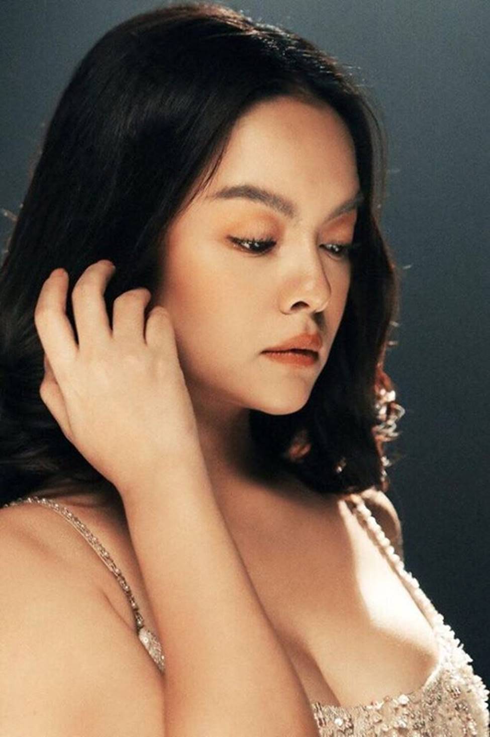 Vẻ nóng bỏng của hai nữ ca sĩ xinh đẹp nhóm HAT làm mẹ đơn thân sau ly hôn-4