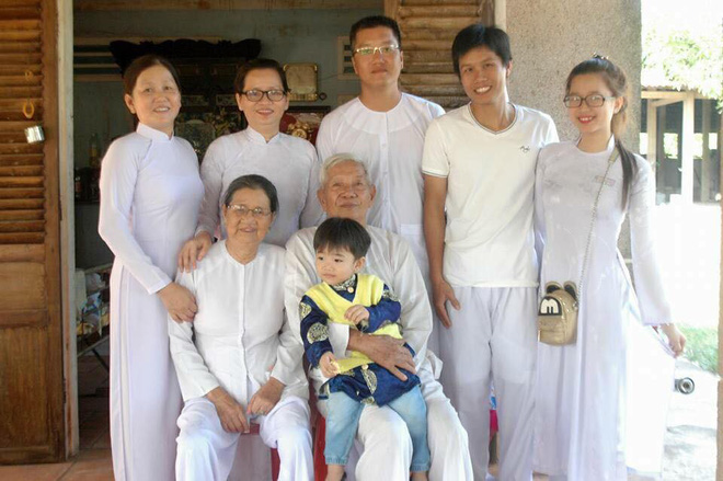 Câu chuyện xúc động đằng sau clip cụ ông hôn lên má vợ và ước hẹn: Sáu mươi mấy năm rồi, kiếp sau vẫn gặp nhau...-4