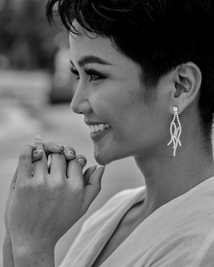 HHen Niê chia sẻ hình ảnh mới trên trang cá nhân nhưng mọi sự chú ý lại dồn vào bình luận của Phạm Hương-1