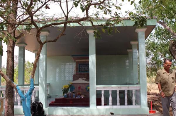 Giải mã bí ẩn ngôi mộ đôi khiến dân cầu cơ, xin số họp chợ mỗi đêm-1