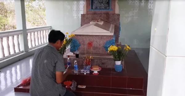 Giải mã bí ẩn ngôi mộ đôi khiến dân cầu cơ, xin số họp chợ mỗi đêm-3