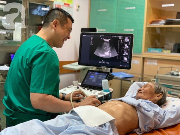 Cụ ông 100 tuổi bị ung thư gan thoát khỏi tử thần trong 90 phút-2