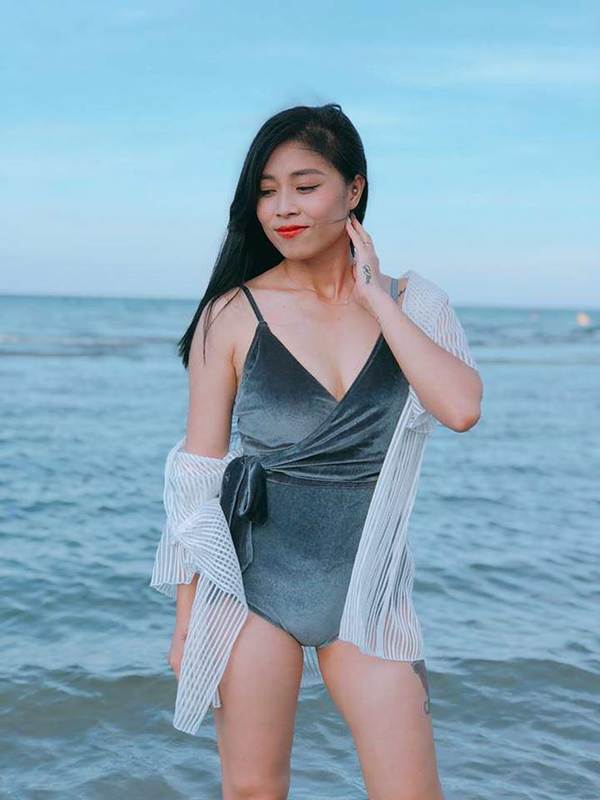 BTV Hoàng Linh lại tung ảnh bikini đốt mắt người nhìn-8