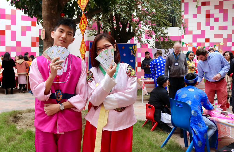 Tiếng rao của bà đưa nam sinh Hà Tĩnh tới Washington với học bổng 260.000 USD-2