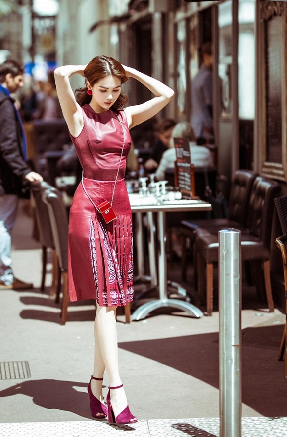 Chán hở bạo, Ngọc Trinh tung loạt ảnh kín đáo trên đường phố Cannes-5