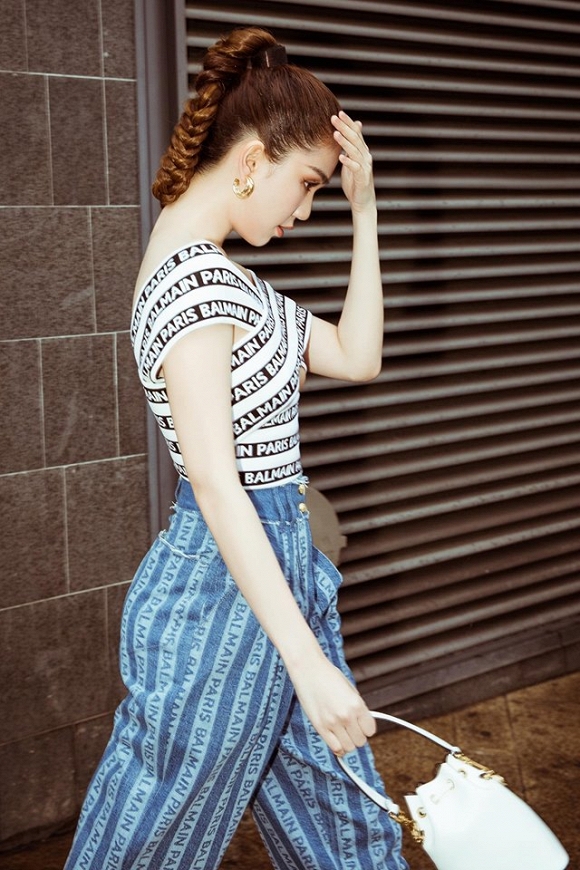 Chán hở bạo, Ngọc Trinh tung loạt ảnh kín đáo trên đường phố Cannes-7