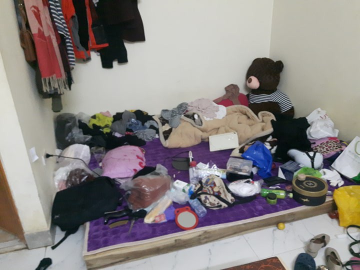 Gái xinh ở bẩn vô đối: Quần áo ngâm mấy tháng đến lúc mốc đen mới đem đi tẩy, không tẩy được thì bỏ luôn mua đồ mới-5