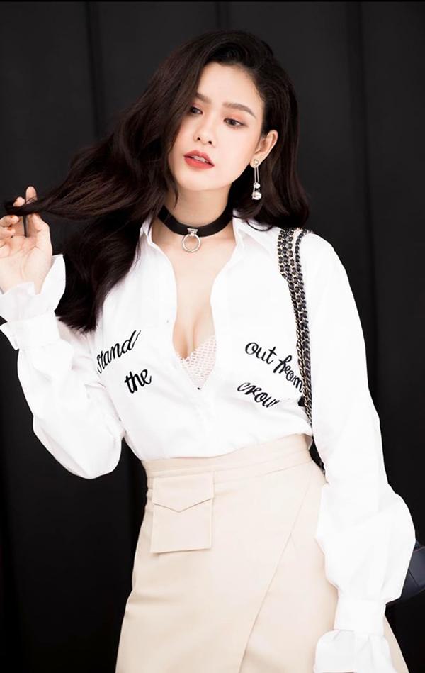 Chỉ một chi tiết cực sexy này, bức hình của Trương Quỳnh Anh chiếm trọn sóng mạng xã hội-3