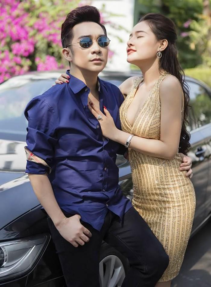 Dao kéo chán chê, Ngân 98 vẫn cố bóp ảnh cho được mặt thon, ngực khủng đến đáng sợ-5