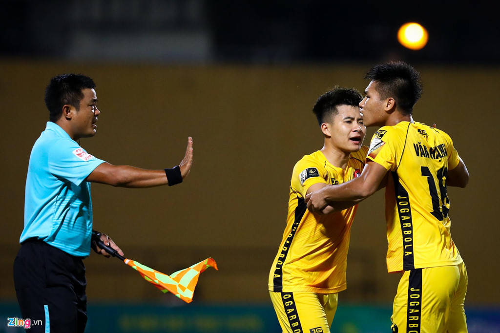 Sao U23 Việt Nam ngăn đồng đội lao vào ăn thua đủ với trọng tài-6