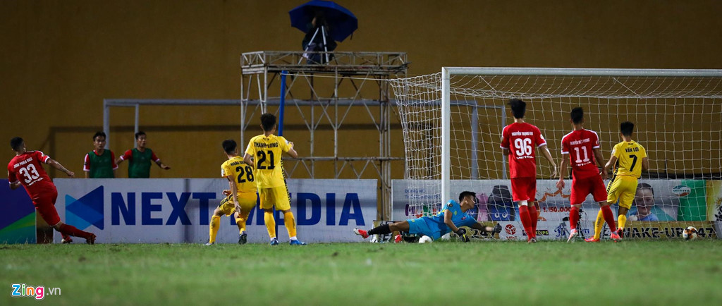 Sao U23 Việt Nam ngăn đồng đội lao vào ăn thua đủ với trọng tài-10