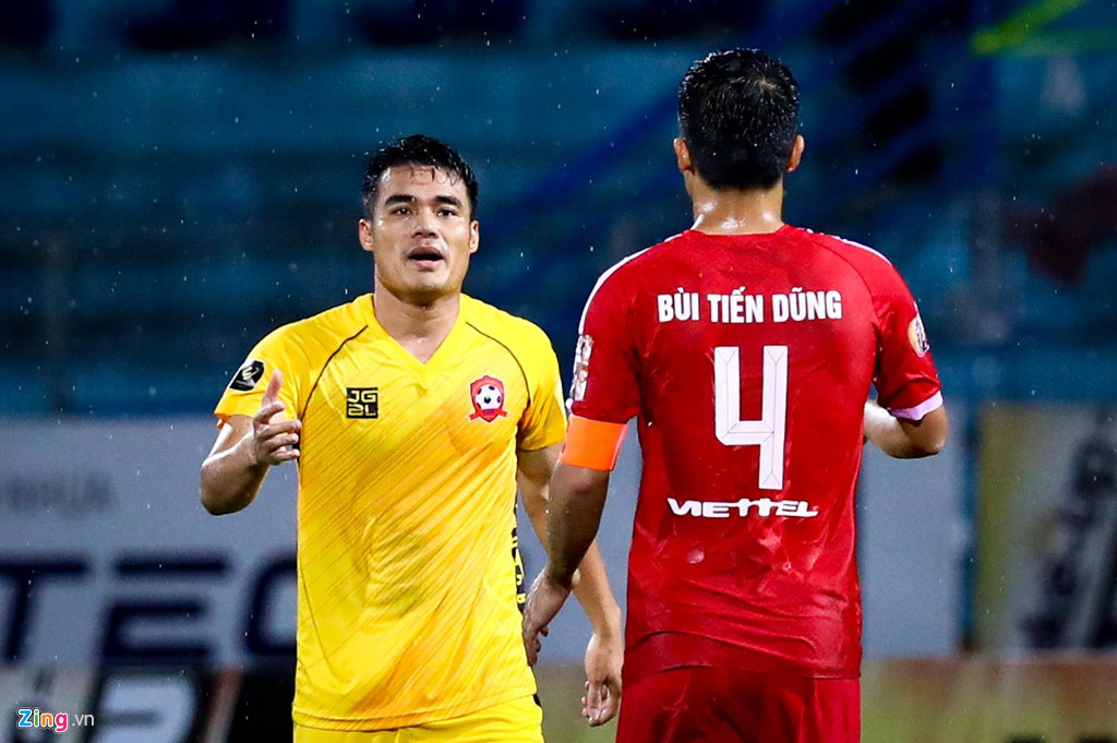 Sao U23 Việt Nam ngăn đồng đội lao vào ăn thua đủ với trọng tài-12