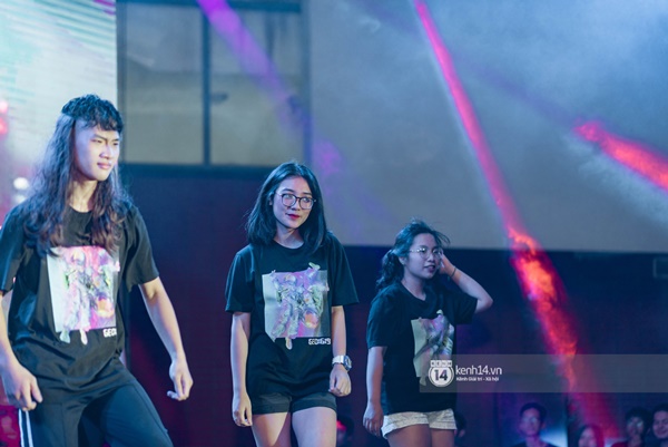 Dàn nữ sinh trường chuyên Amsterdam siêu sexy, đội mưa to nhảy máu lửa trong lễ trưởng thành-5