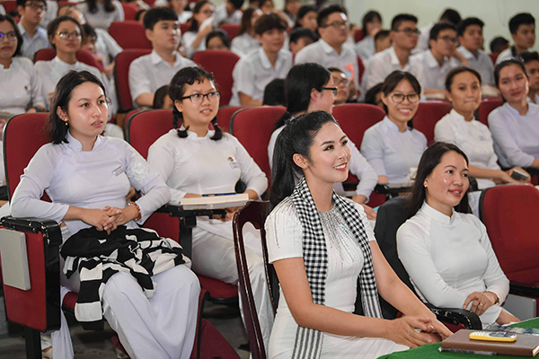 Mâu Thủy: ‘Sách đổi đời là hành trang quý giá nhất để vươn tới ước mơ’-1