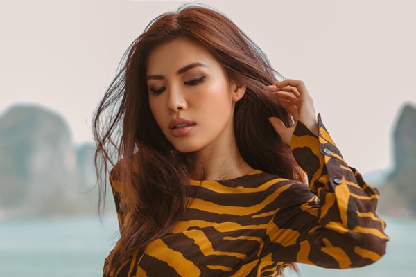 Minh Tú diện mốt khoe nội y trên du thuyền-6