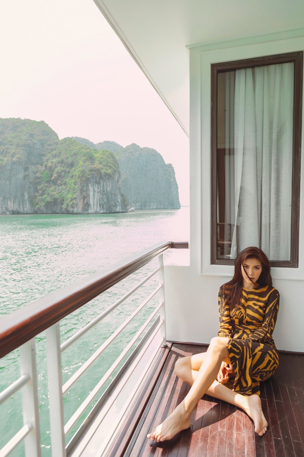 Minh Tú diện mốt khoe nội y trên du thuyền-11