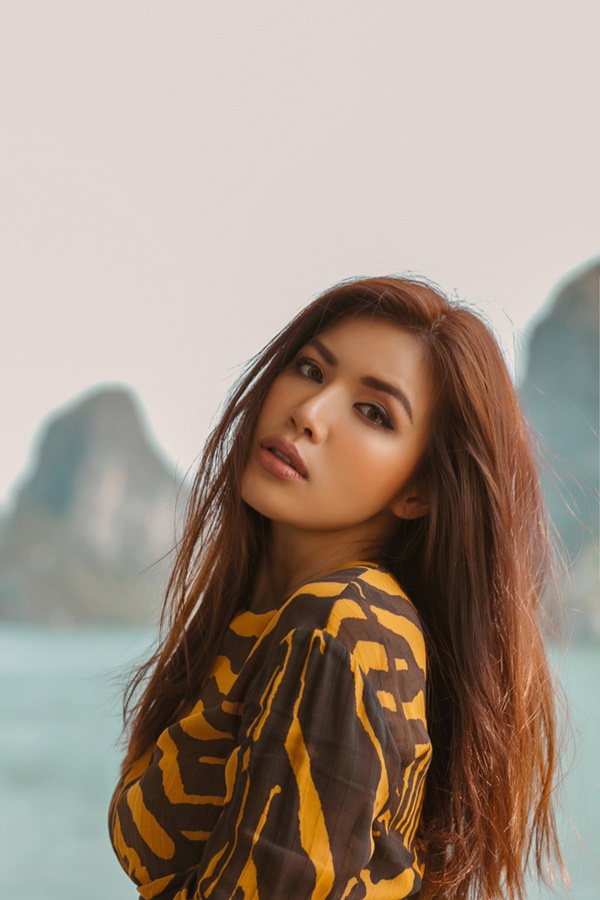 Minh Tú diện mốt khoe nội y trên du thuyền-12