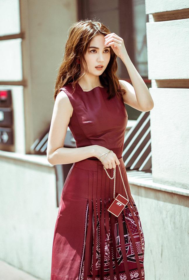 Mặc kệ bị ném đá, Ngọc Trinh vung tiền mua cùng lúc 20 chiếc túi xách tại Cannes-4