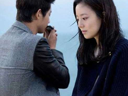 Phó giám đốc ngoại tình, nhờ vợ đi 'giải quyết hậu quả'