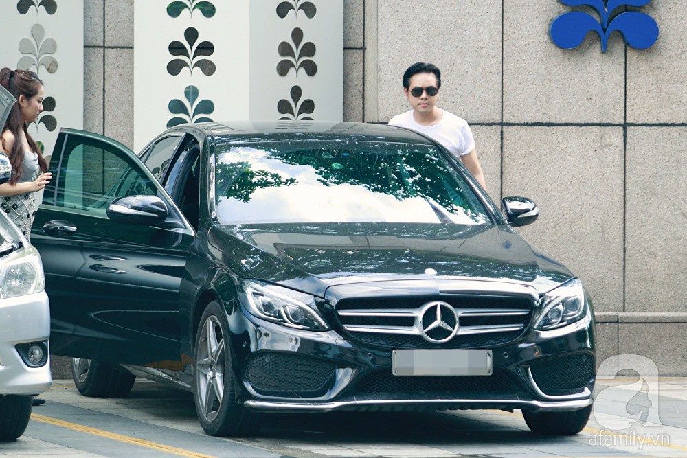 Dương Khắc Linh cùng vợ sắp cưới khoác vai, công khai ôm hôn tình tứ trước ngày lên xe hoa-1