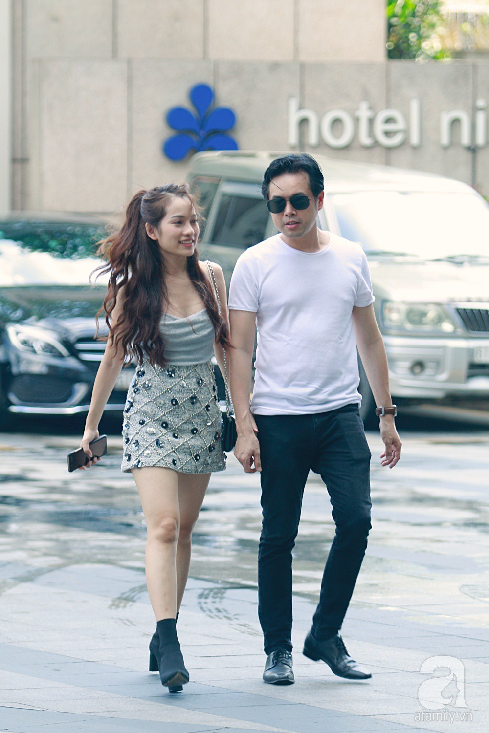 Dương Khắc Linh cùng vợ sắp cưới khoác vai, công khai ôm hôn tình tứ trước ngày lên xe hoa-5