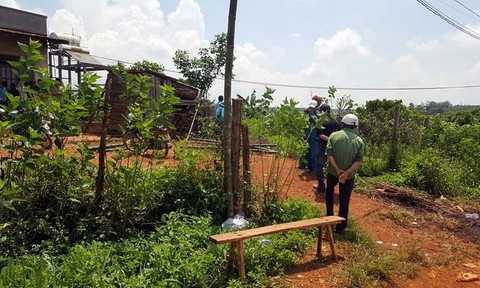 NÓNG: Bà cùng 2 cháu nội 3 và 4 tuổi bị người phụ nữ giết chết rồi chôn xác trong vườn-2