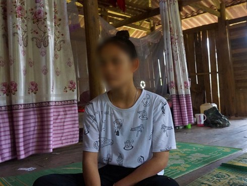 Bé gái 13 tuổi nghi bị KTV bệnh viện hiếp dâm không chịu ăn uống nói chuyện, liên tục khóc suốt nhiều ngày liền