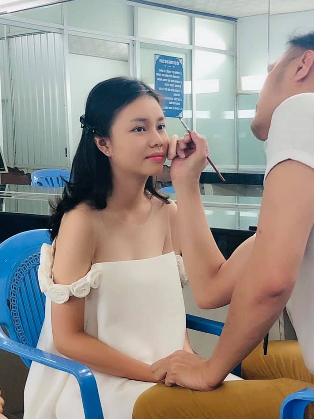 Loạt ảnh không có trên phim của bé 13 tuổi đóng cảnh nóng trong Vợ ba-3