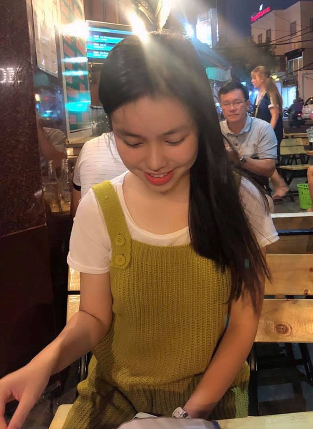 Loạt ảnh không có trên phim của bé 13 tuổi đóng cảnh nóng trong Vợ ba-4