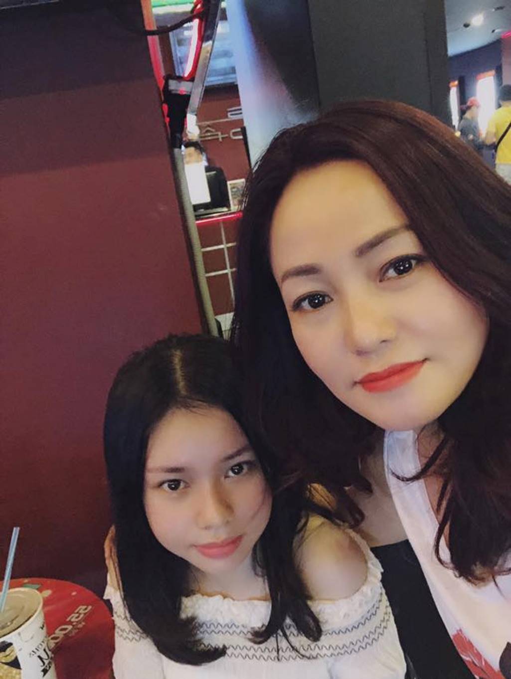 Loạt ảnh không có trên phim của bé 13 tuổi đóng cảnh nóng trong Vợ ba-12