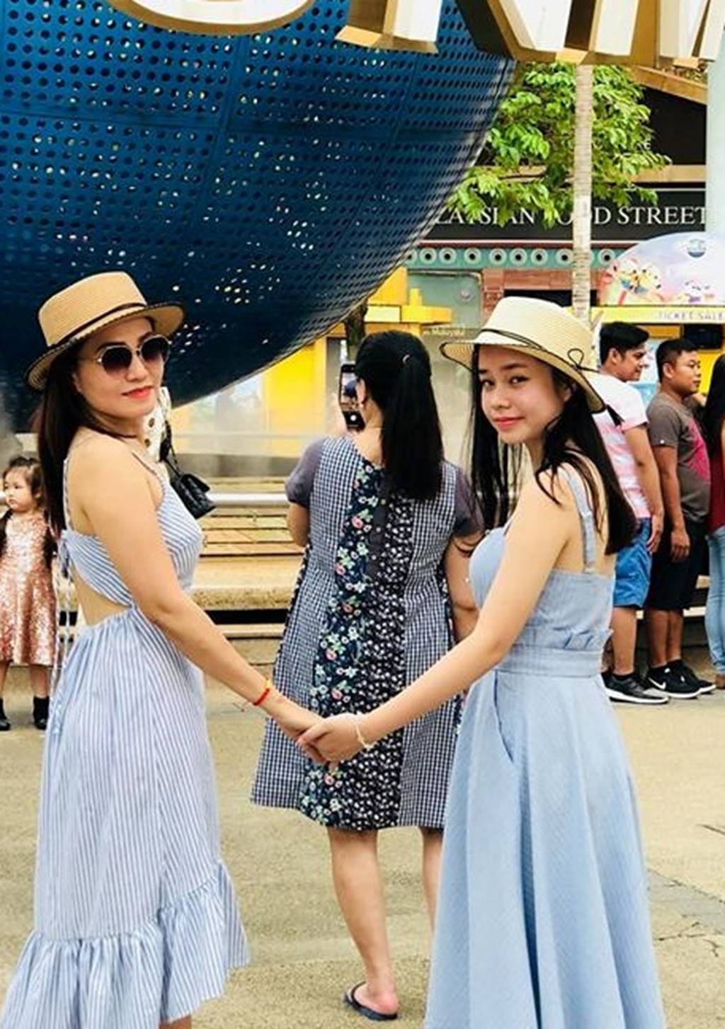 Loạt ảnh không có trên phim của bé 13 tuổi đóng cảnh nóng trong Vợ ba-13