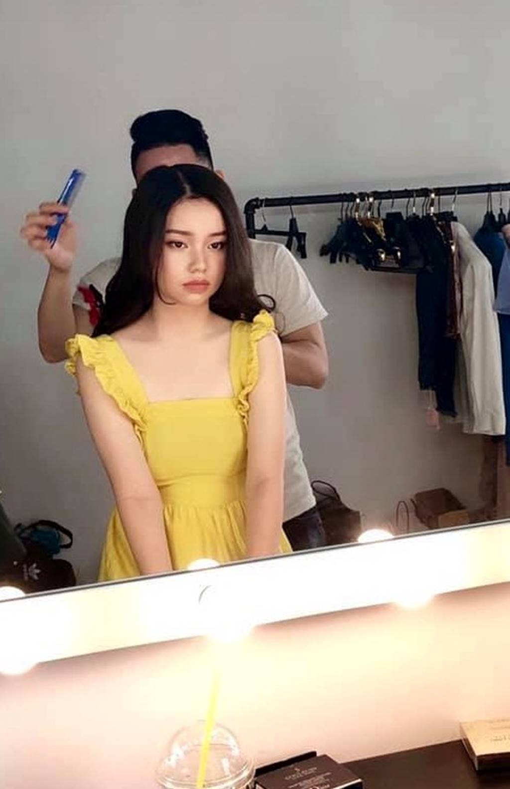 Loạt ảnh không có trên phim của bé 13 tuổi đóng cảnh nóng trong Vợ ba-7