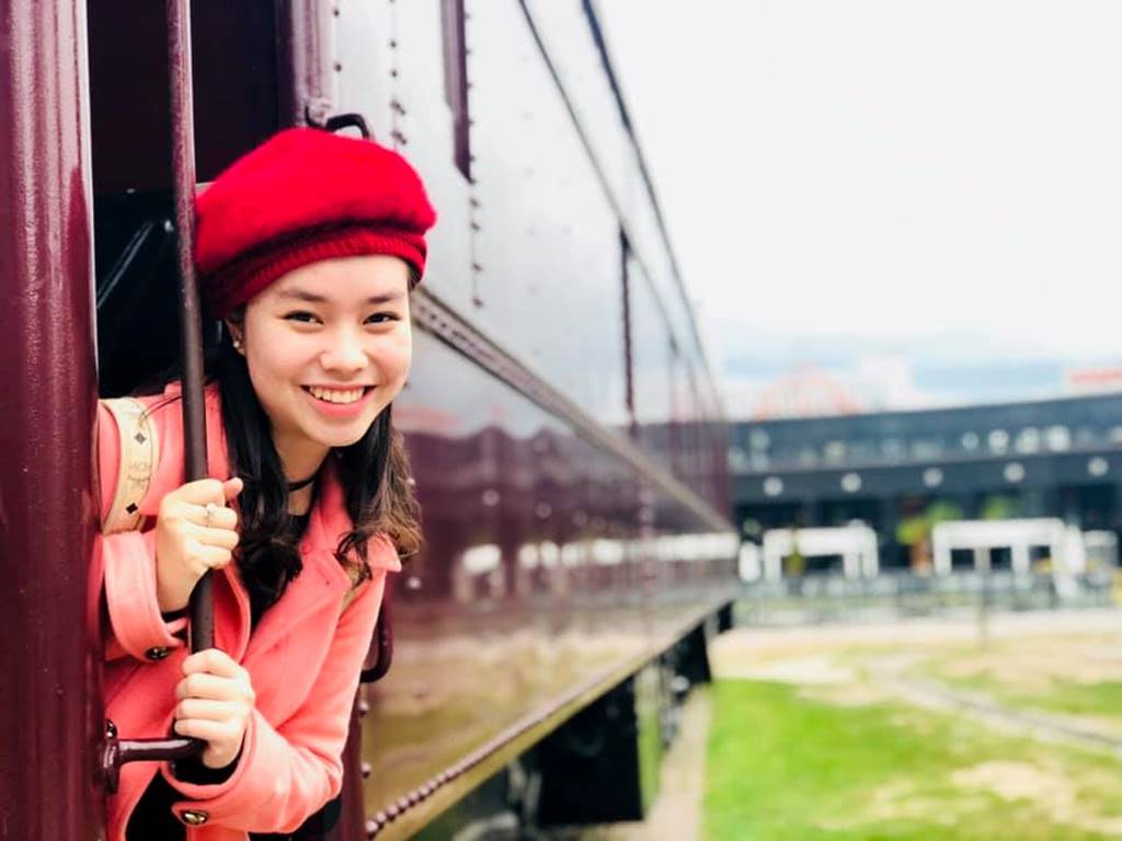 Loạt ảnh không có trên phim của bé 13 tuổi đóng cảnh nóng trong Vợ ba-8