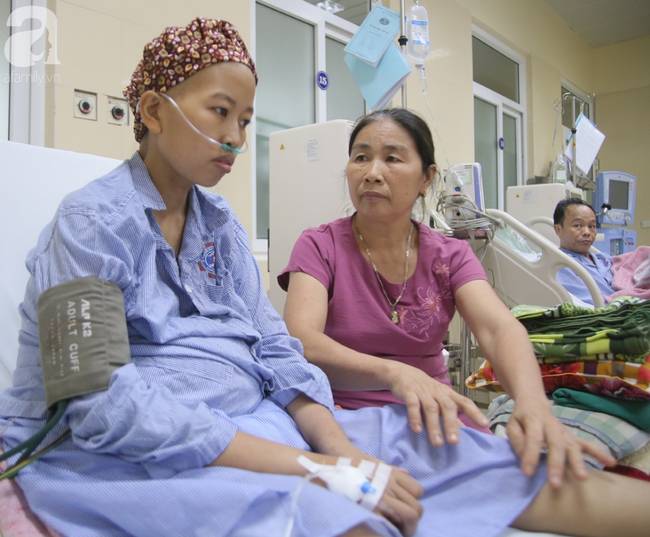 Mẹ của sản phụ bị ung thư, bất chấp nguy hiểm để sinh con: Tôi chỉ mong hai mẹ con nó được bình an trở về nhà-2