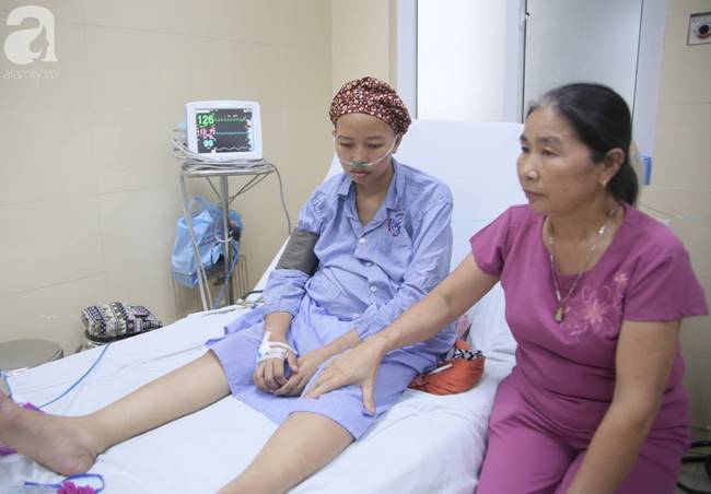 Mẹ của sản phụ bị ung thư, bất chấp nguy hiểm để sinh con: Tôi chỉ mong hai mẹ con nó được bình an trở về nhà-3