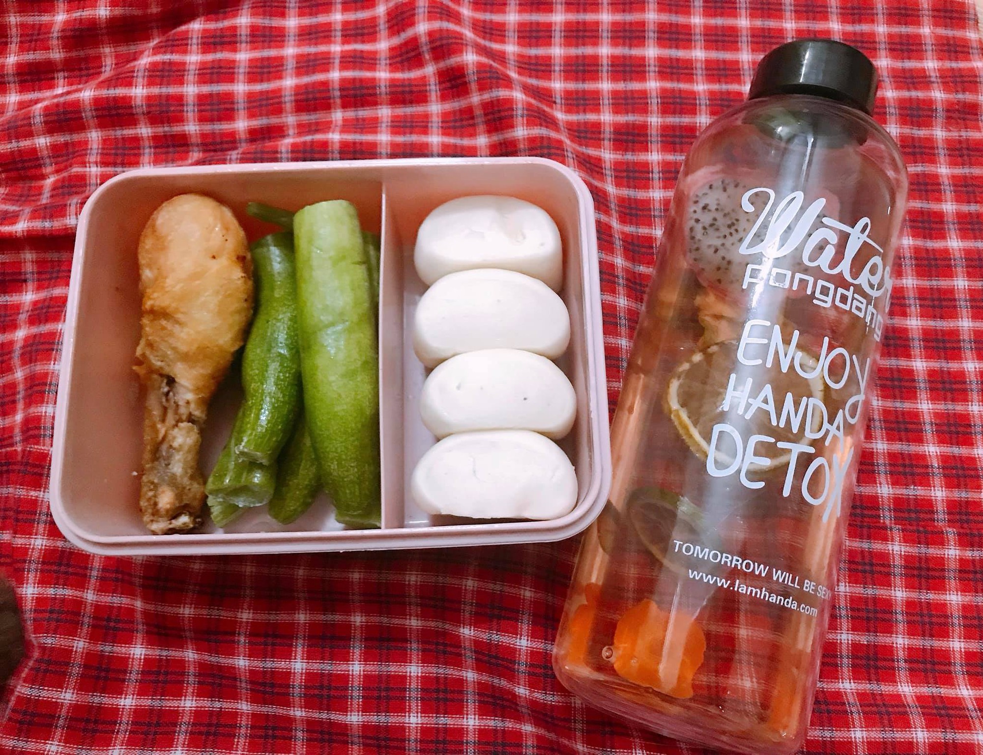 Khoe loạt cơm hộp chồng chuẩn bị cho, vợ trẻ khiến chị em lác mắt, nhưng lại càng bất ngờ hơn khi biết điều này-2