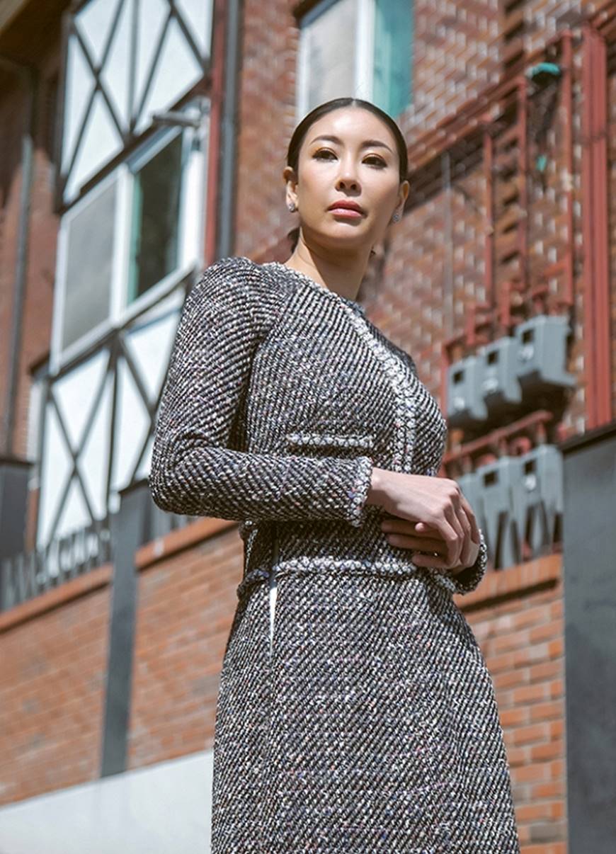 Hoa hậu Hà Kiều Anh diện áo dài khoe dáng giữa phố cổ Hàn Quốc-3