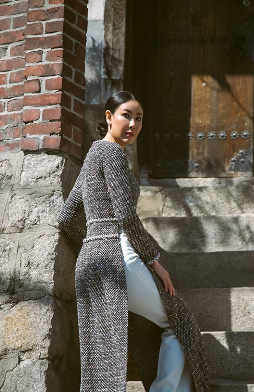 Hoa hậu Hà Kiều Anh diện áo dài khoe dáng giữa phố cổ Hàn Quốc-4