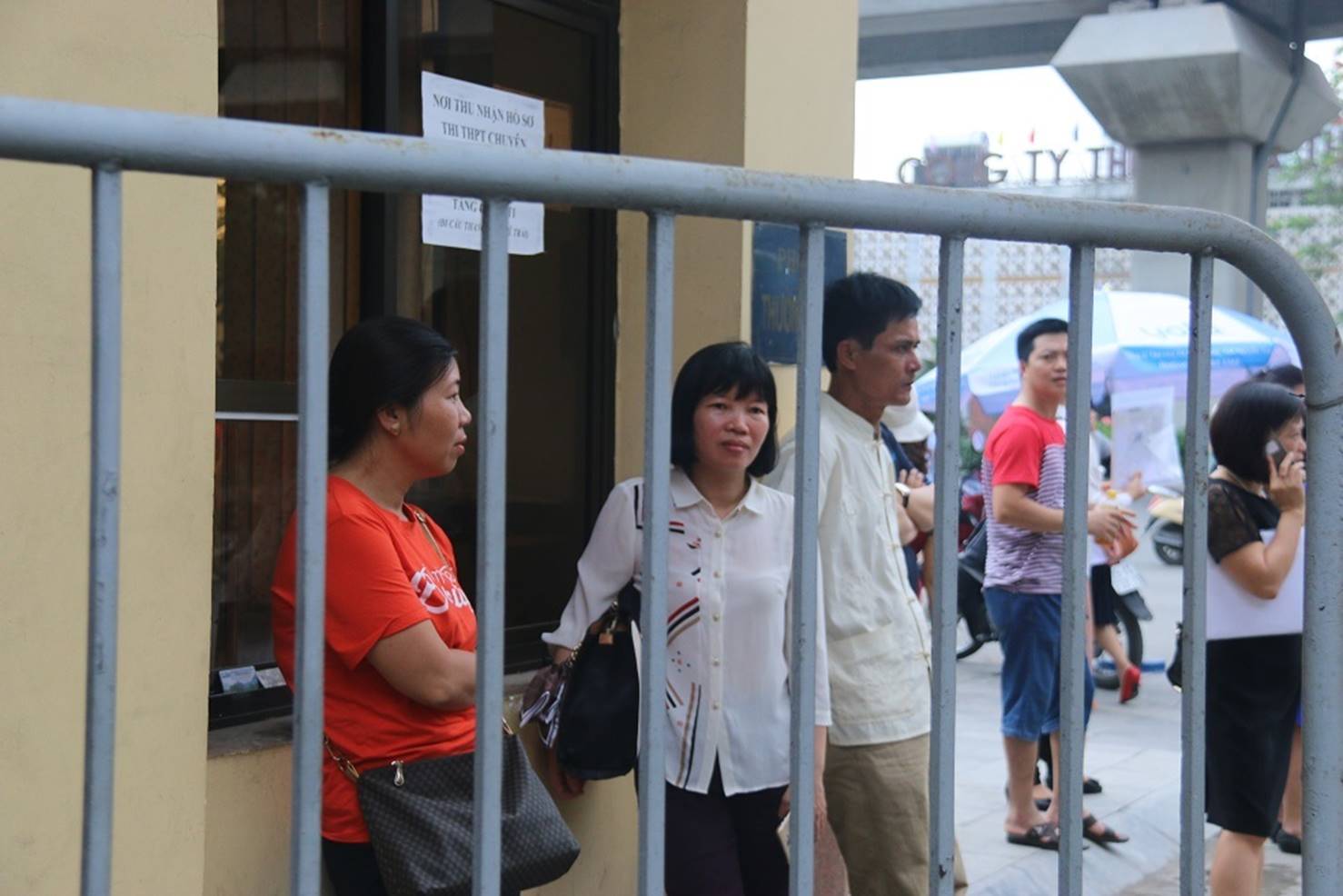 Căng thẳng đợi con thi vào lớp 10-5