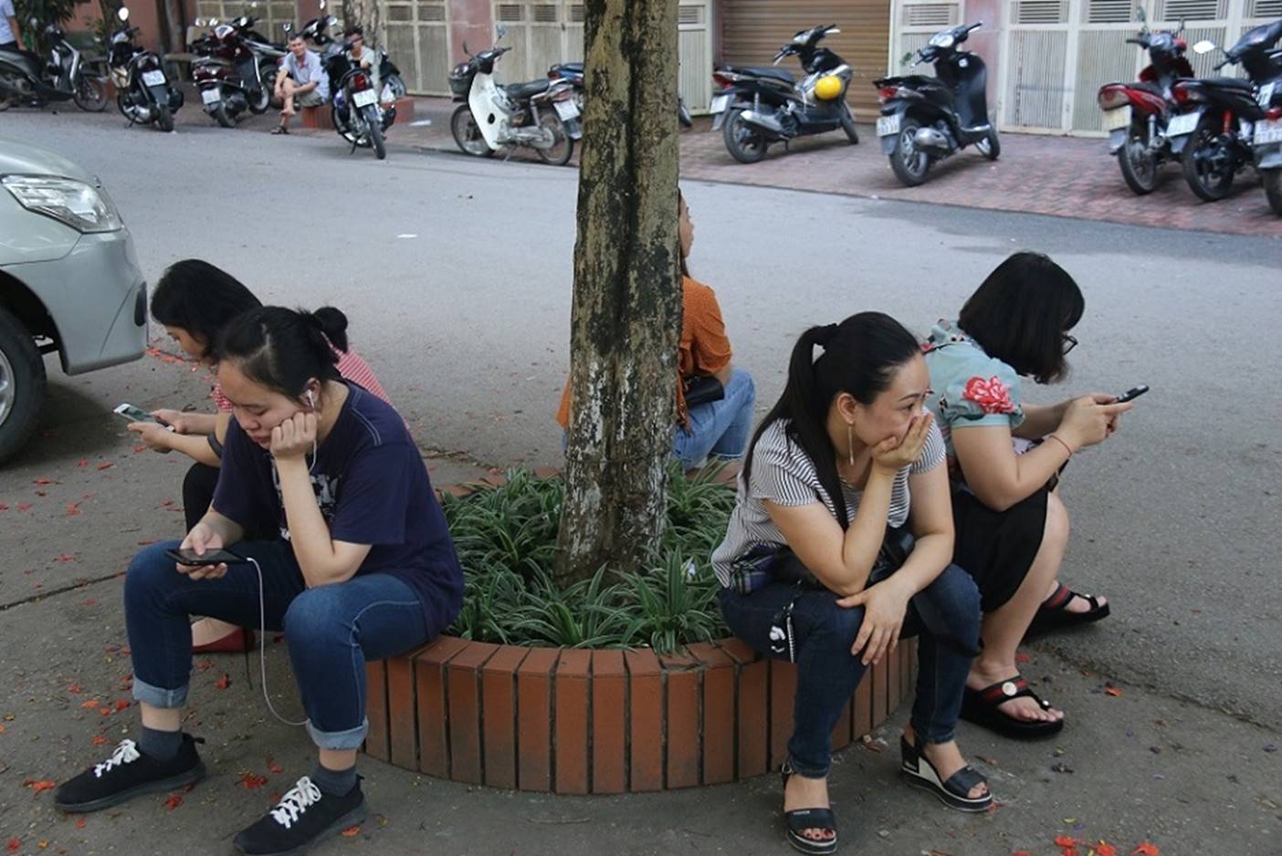 Căng thẳng đợi con thi vào lớp 10-7