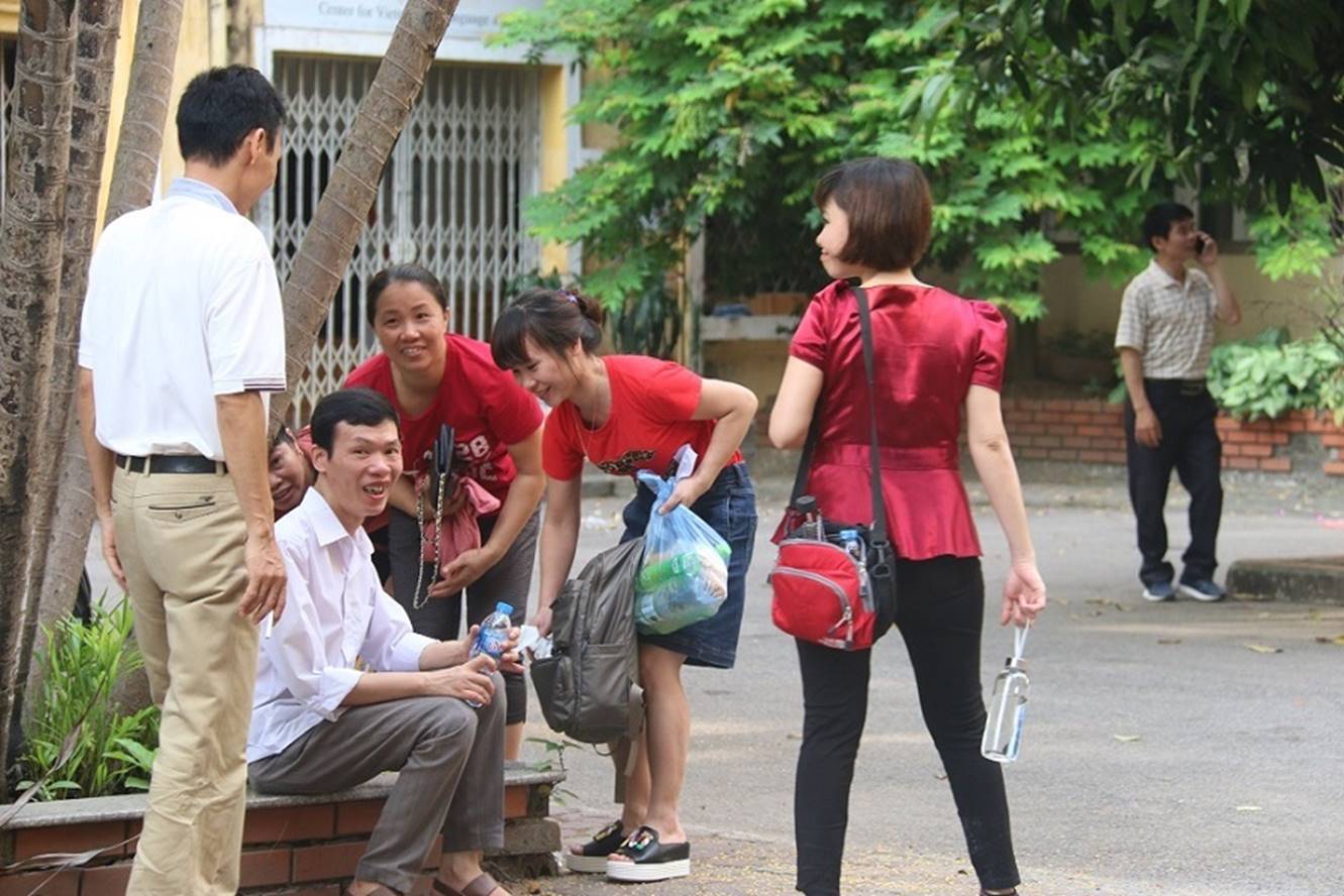 Căng thẳng đợi con thi vào lớp 10-10