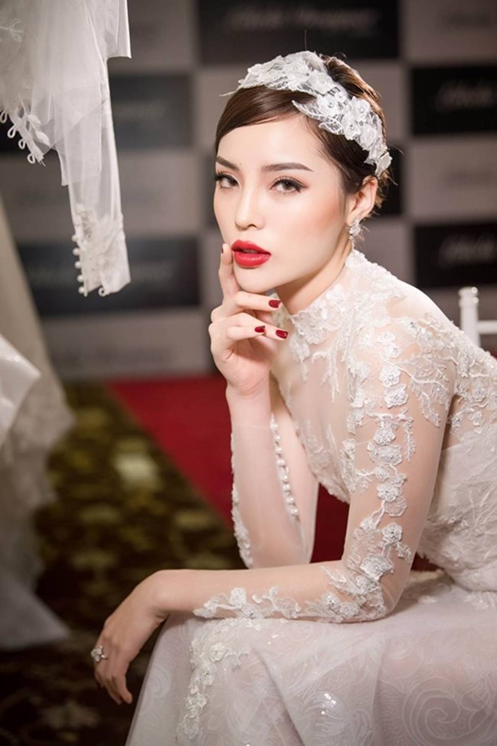 My sói khiến fan hết hồn vì mặt biến dạng, cằm dài ngoằng lạ lẫm-9