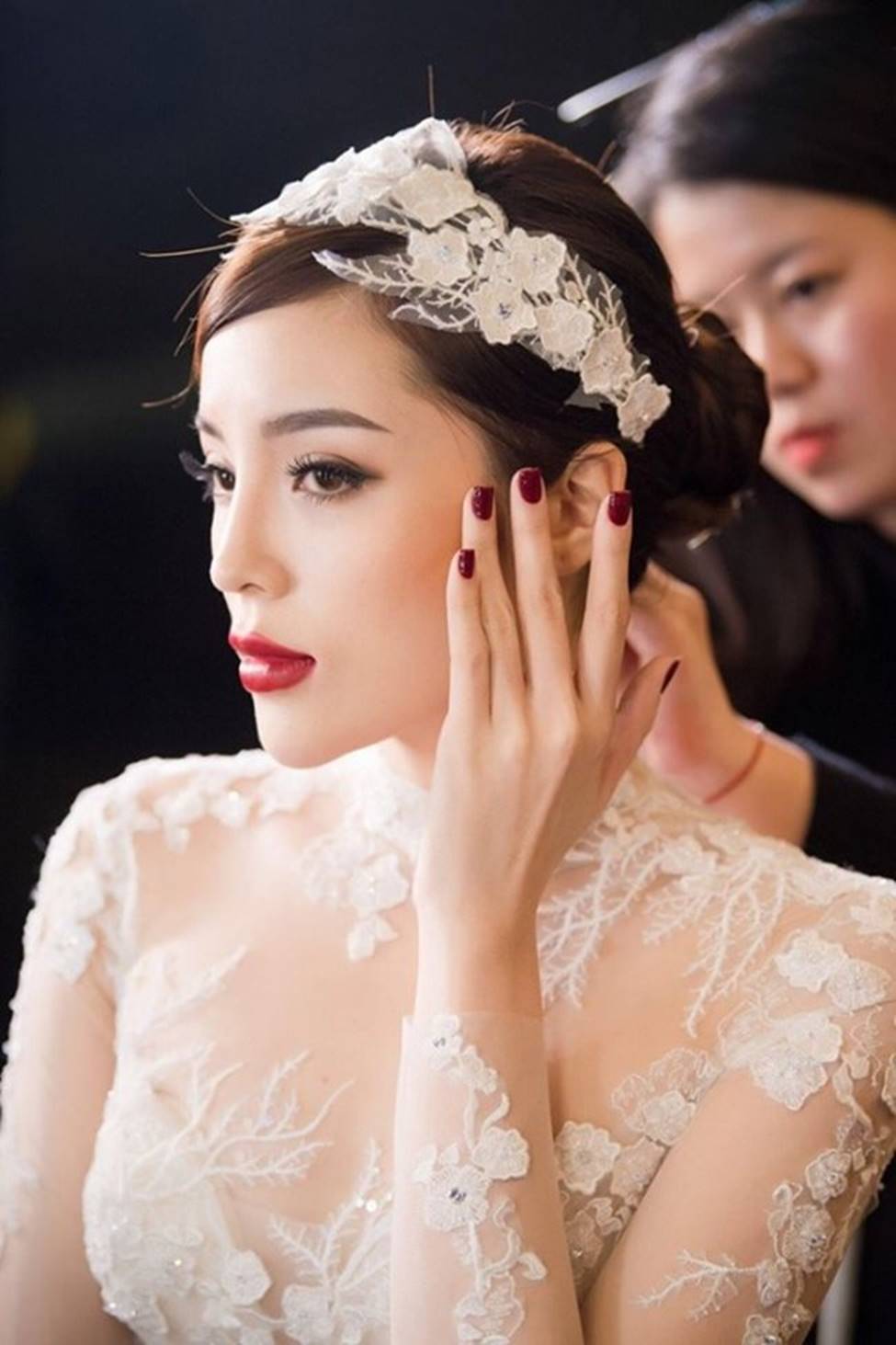 My sói khiến fan hết hồn vì mặt biến dạng, cằm dài ngoằng lạ lẫm-10