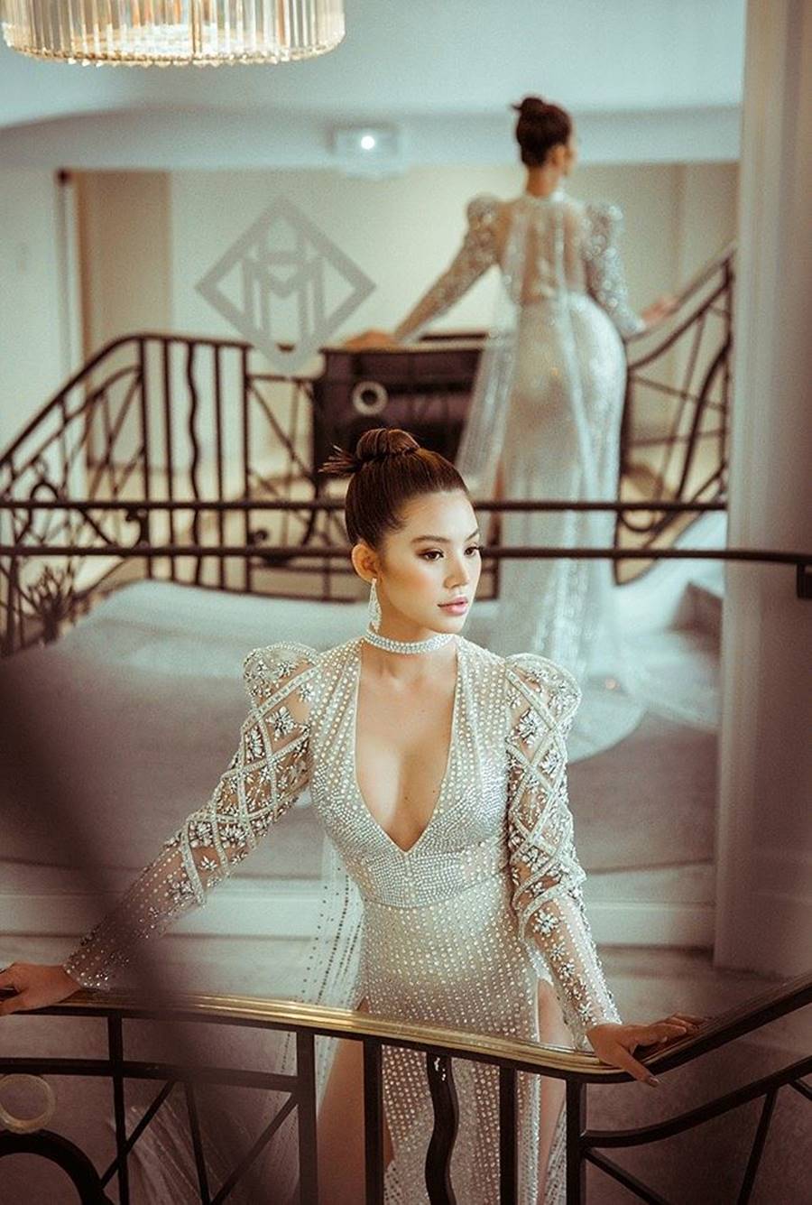 Mặc váy thấu nội y tới Cannes, Jolie Nguyễn khoe dáng nóng bỏng mắt-9