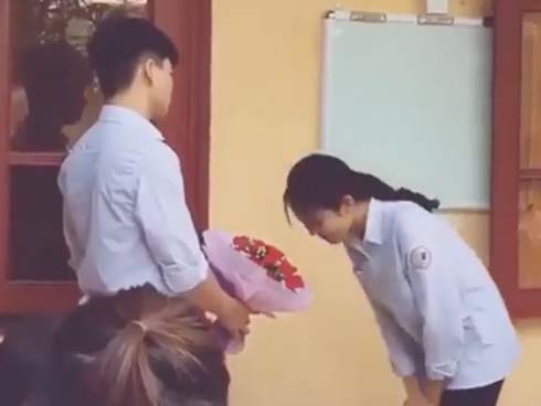 Cô gái với bức thư tình không bao giờ được đáp lại trên áo đồng phục: Đúng người, đúng thời điểm nhưng không đến được với nhau, đó là thanh xuân-7