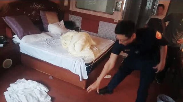 Không thấy cặp đôi trả phòng, nhân viên khách sạn lên kiểm tra phát hiện cảnh tượng kinh hoàng-1