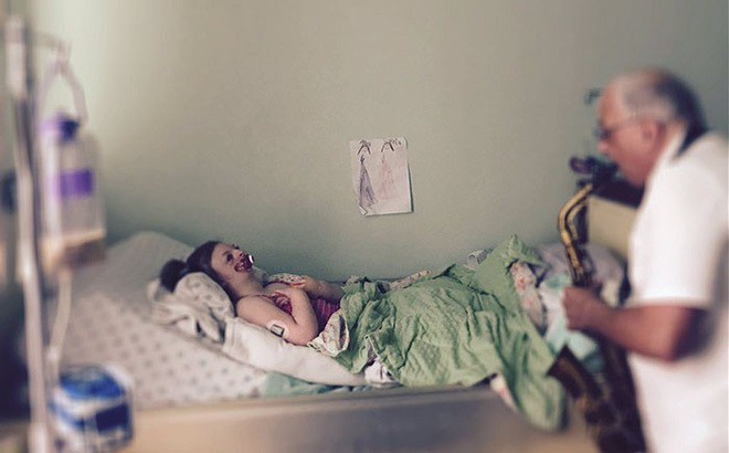 Bé gái từng bị miệt thị công khai vì diện mạo khiếm khuyết gây xúc động MXH, trút hơi thở cuối cùng ở tuổi lên 10-4